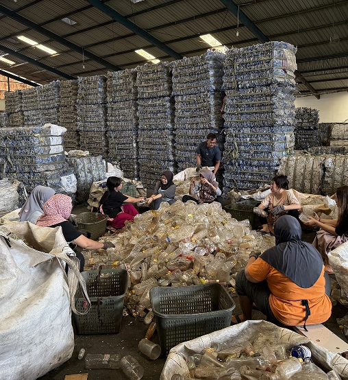 Central Circular Hub warehouse with aggregated materials