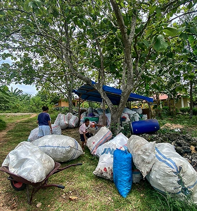 Plastic collection and sorting at a recovery site